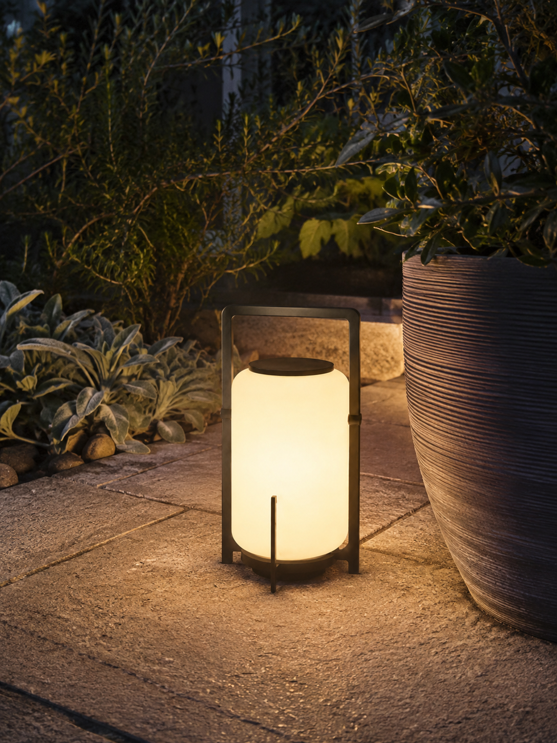 Hotaru | Solar Landscape Lantern