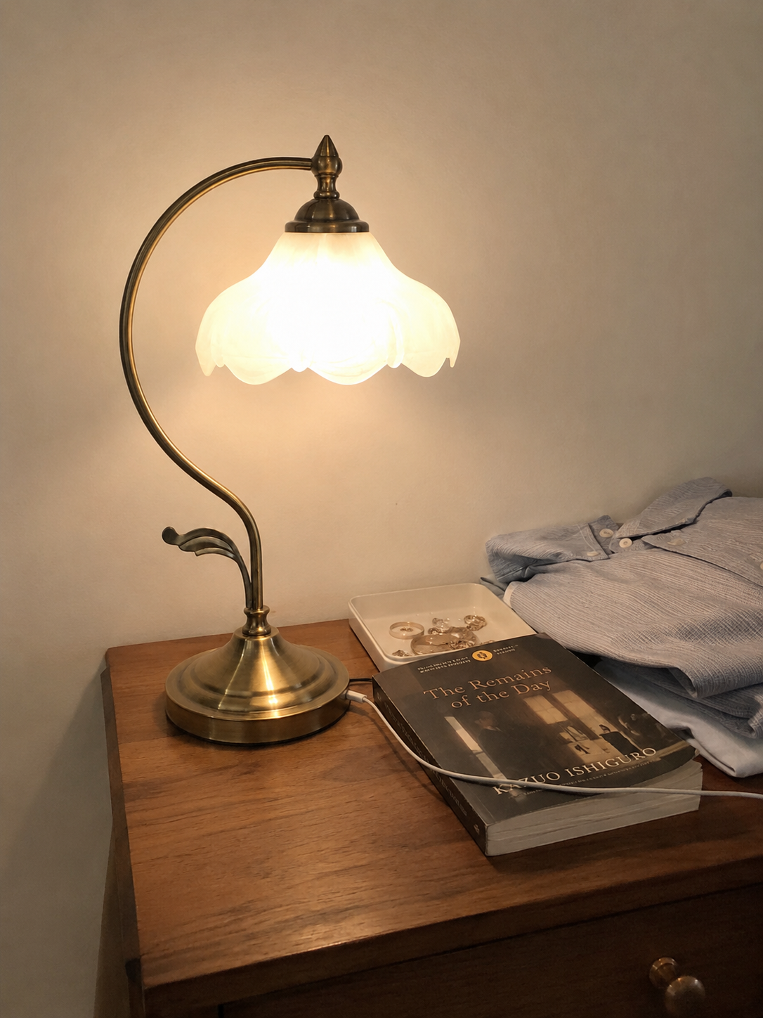 Lotura | Lotus Glass Bedside Lamp