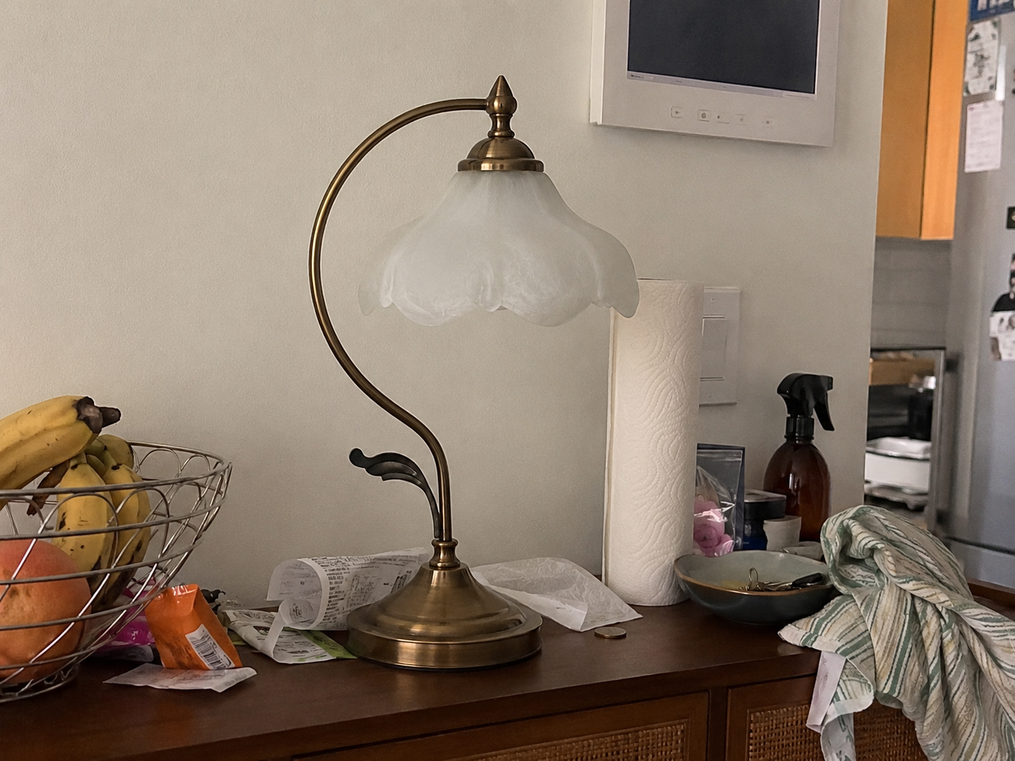 Lotura | Lotus Glass Bedside Lamp
