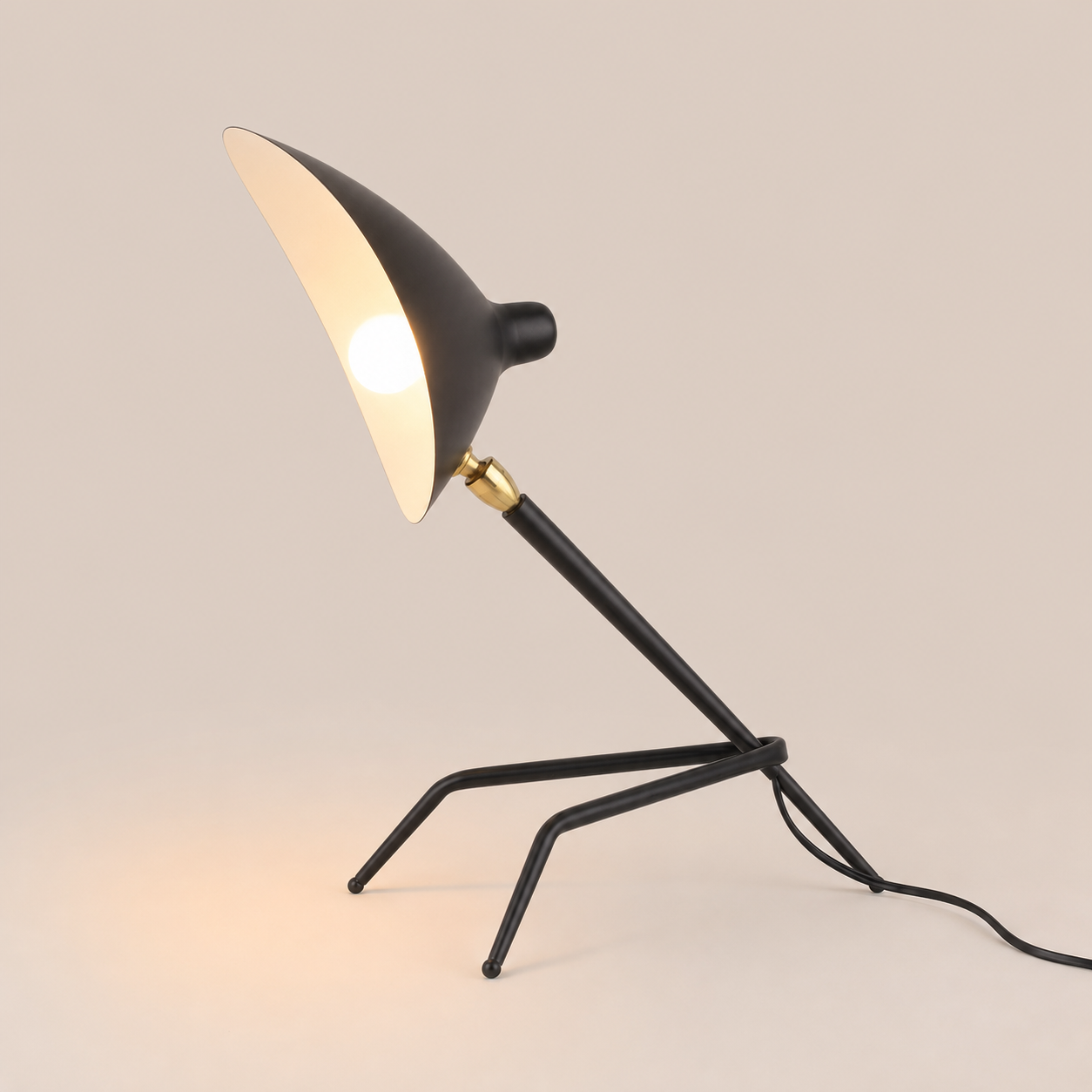 Silas | Tripod Table Lamp