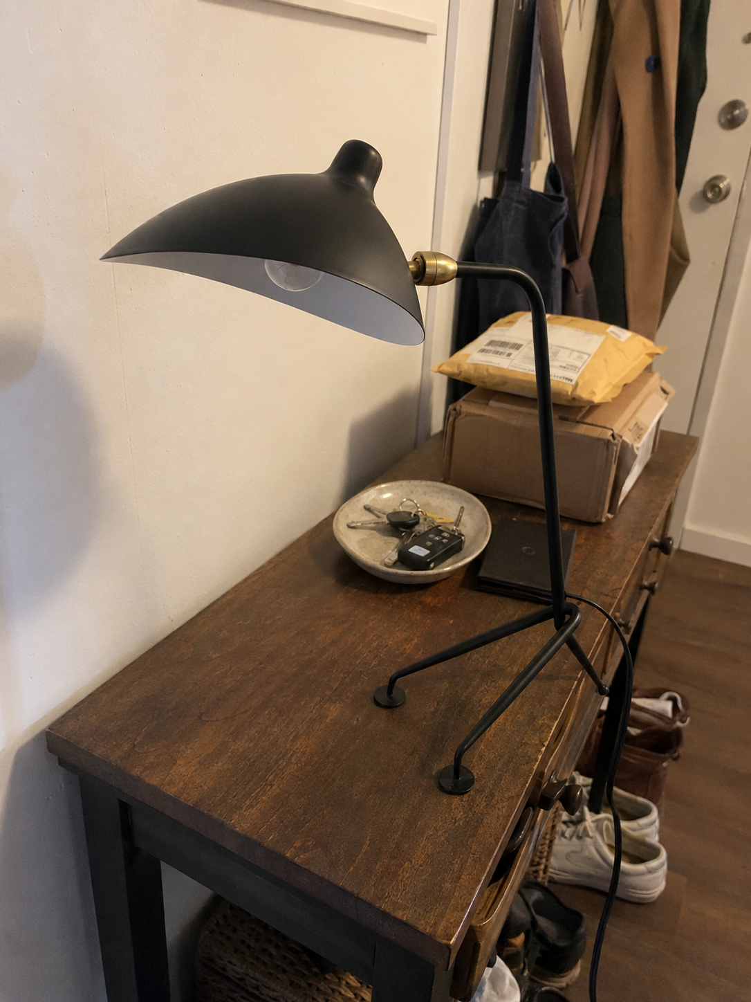 Silas | Tripod Table Lamp