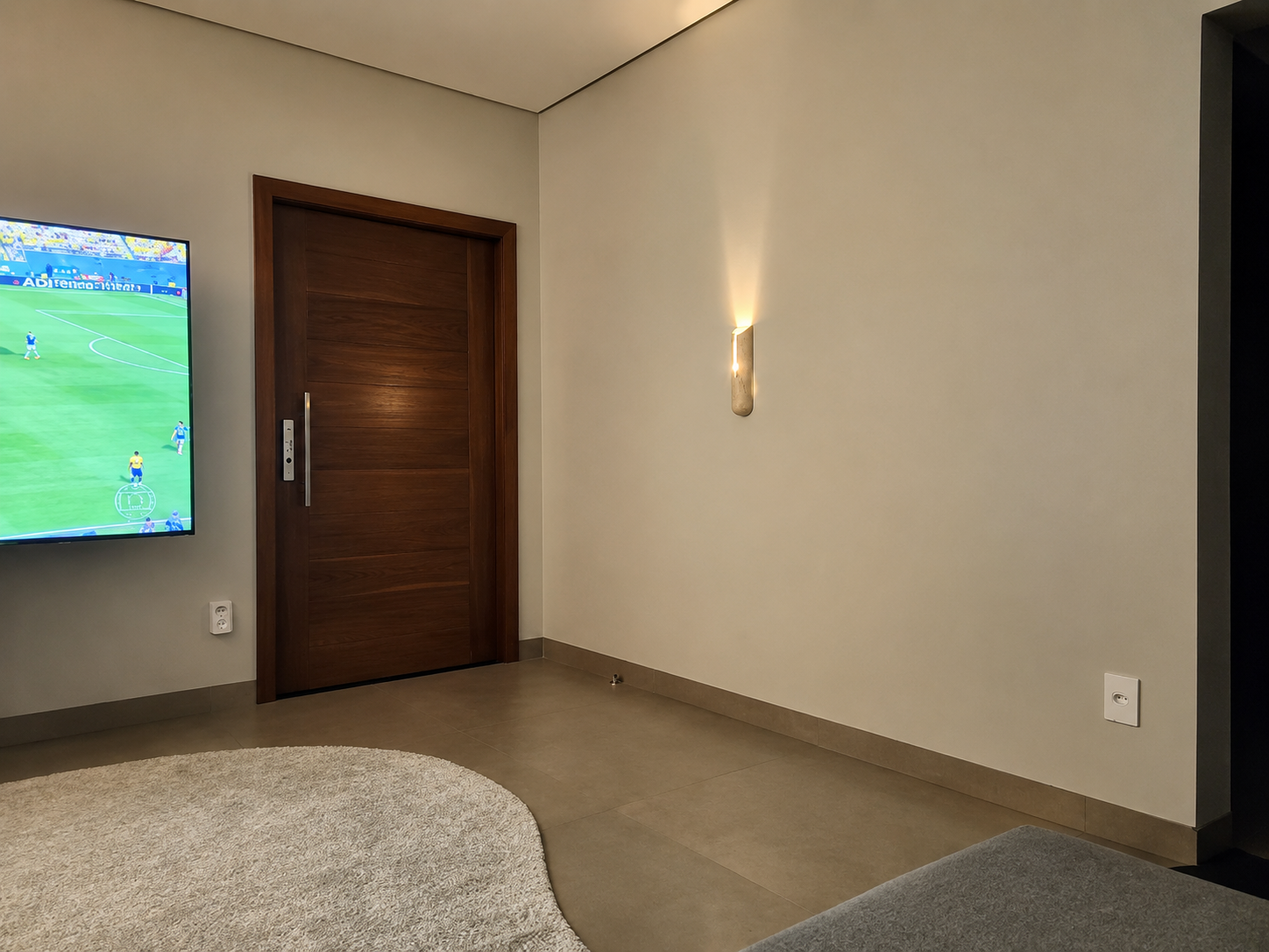 Fessa | Travertine Wall Sconce