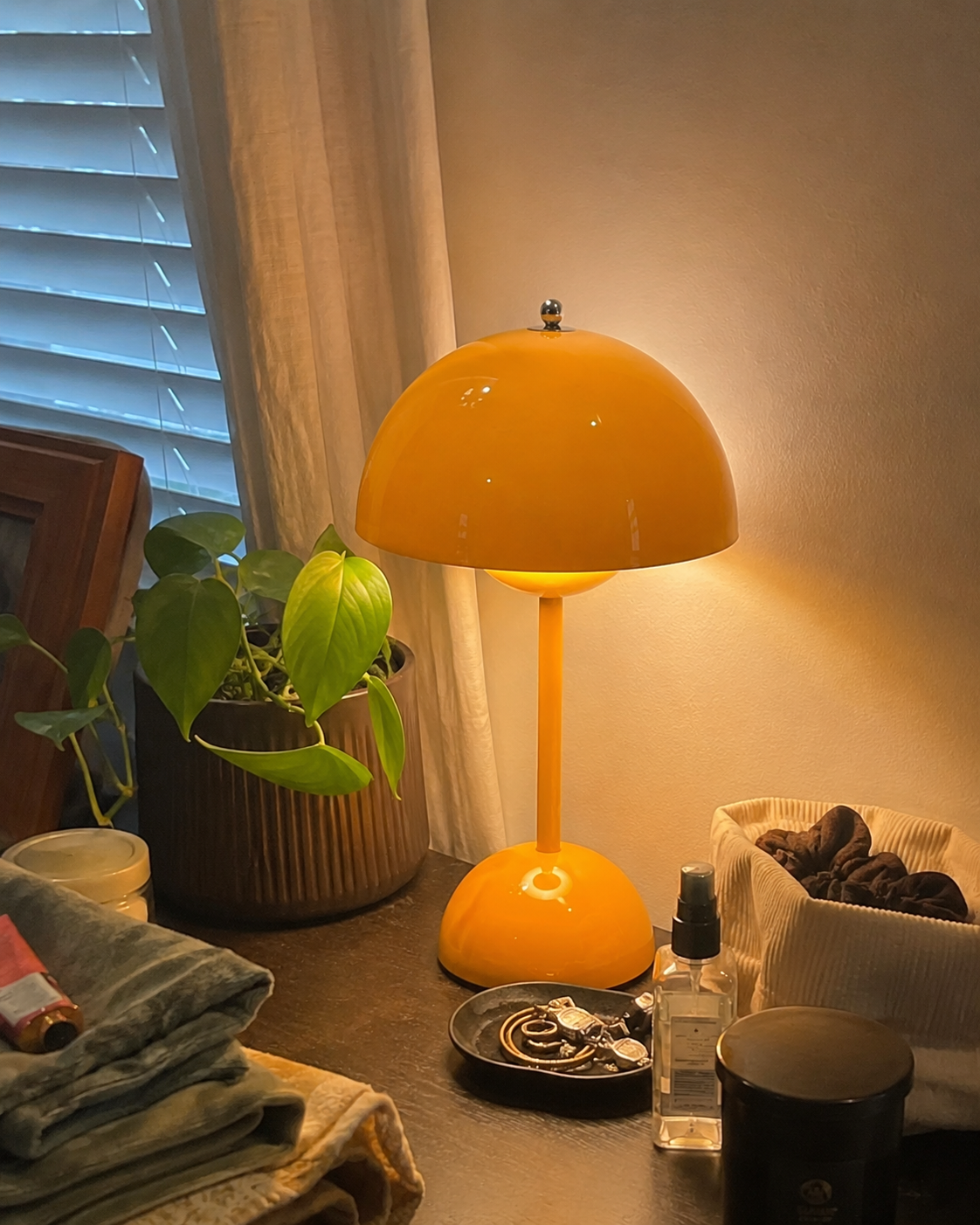 Ada | Mushroom Dome Cordless Table Lamp