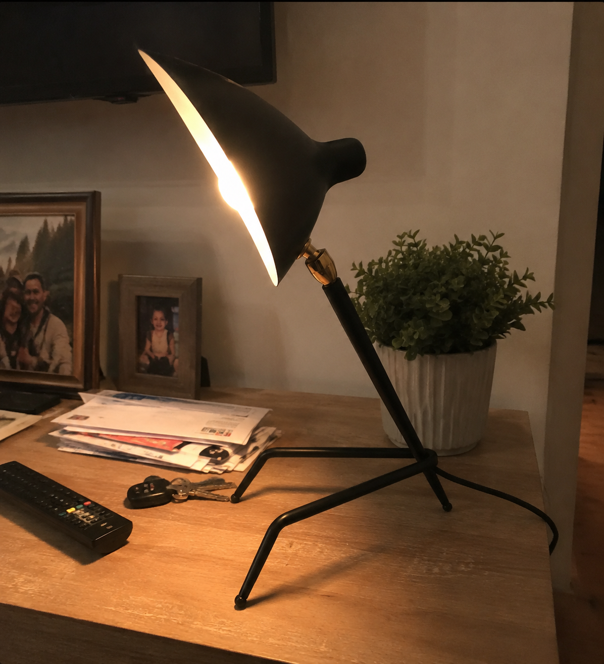 Silas | Tripod Table Lamp