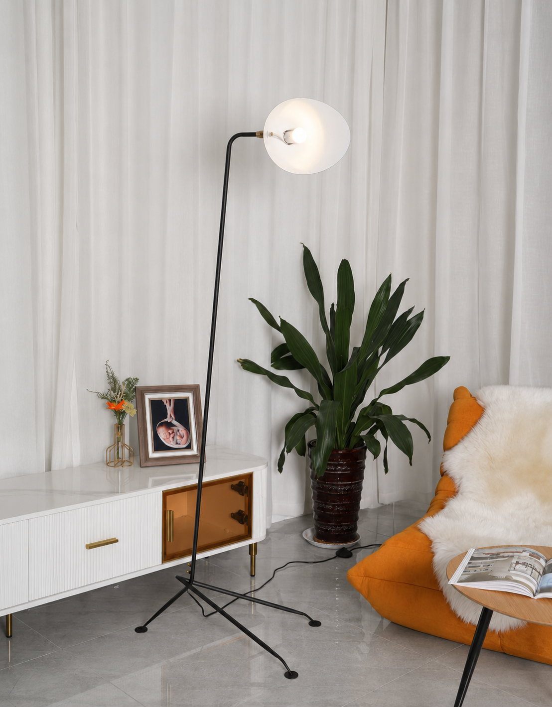 Silas | Tripod Floor Lamp