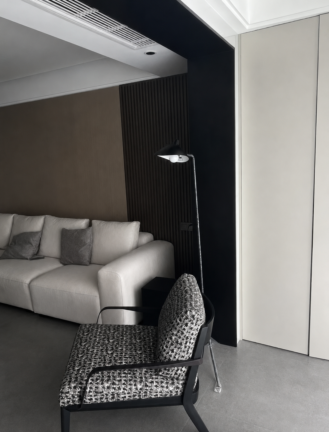 Silas | Tripod Floor Lamp