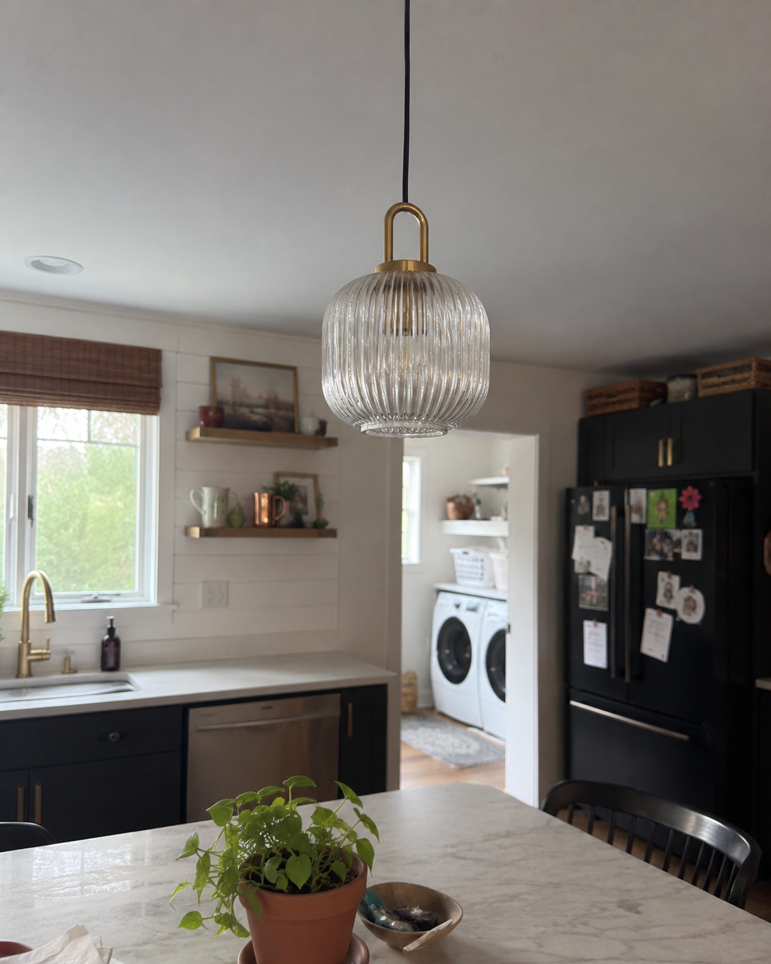 Theo | Ribbed Glass Loop Pendant