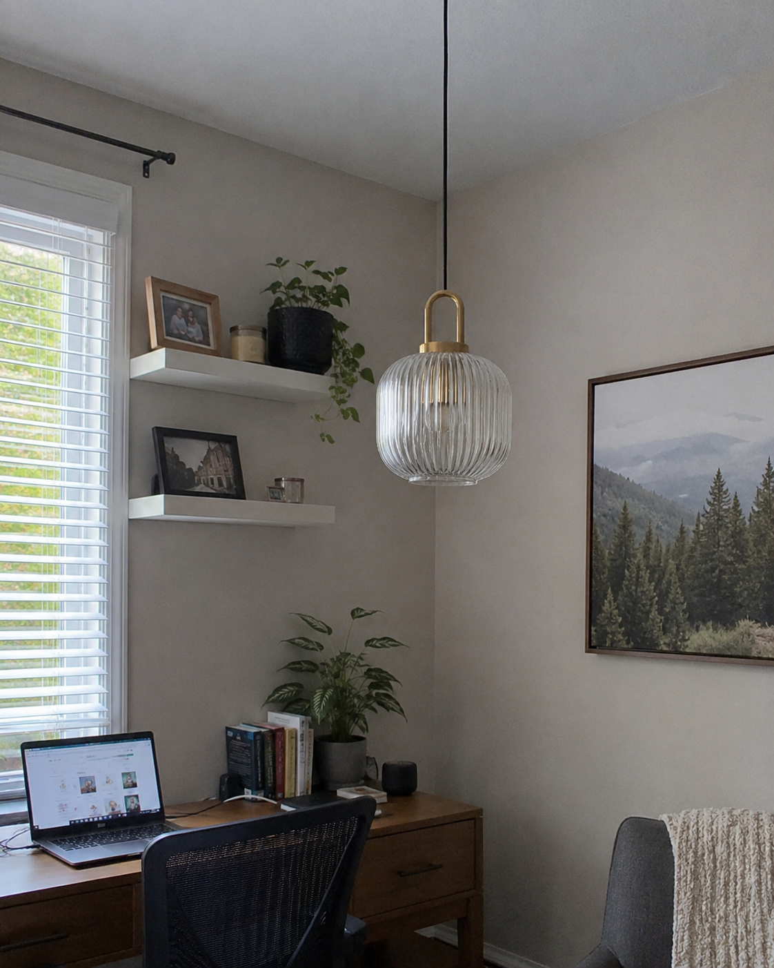 Theo | Ribbed Glass Loop Pendant