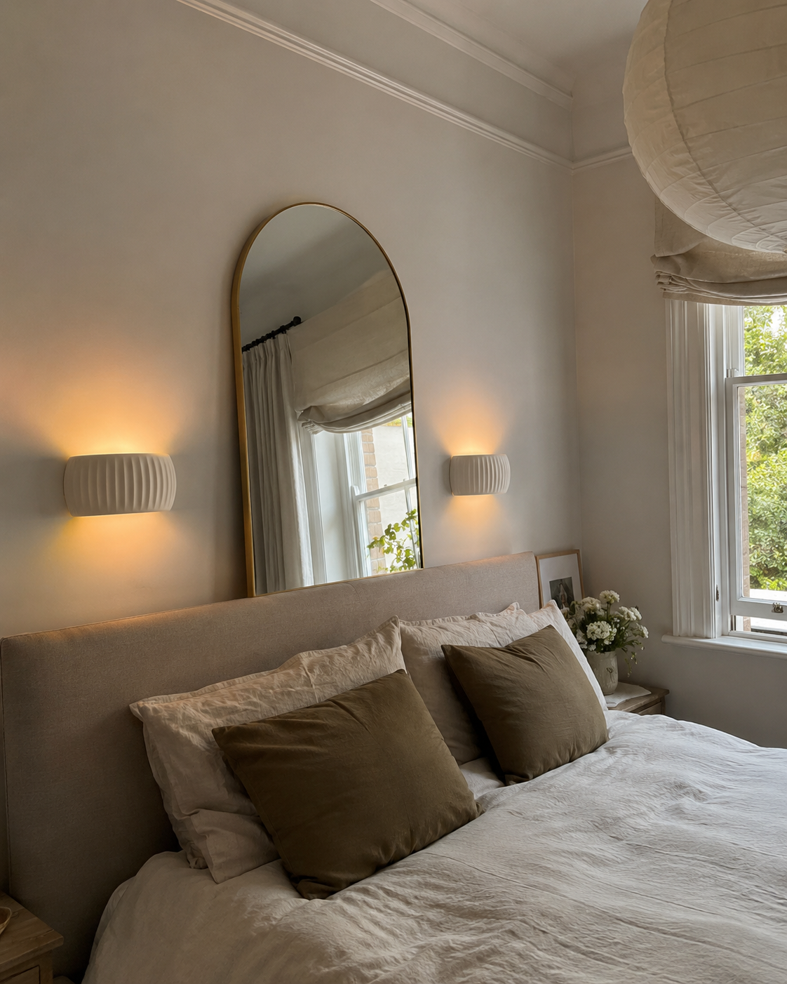 Gio | Modern French Resin Wall Lamp