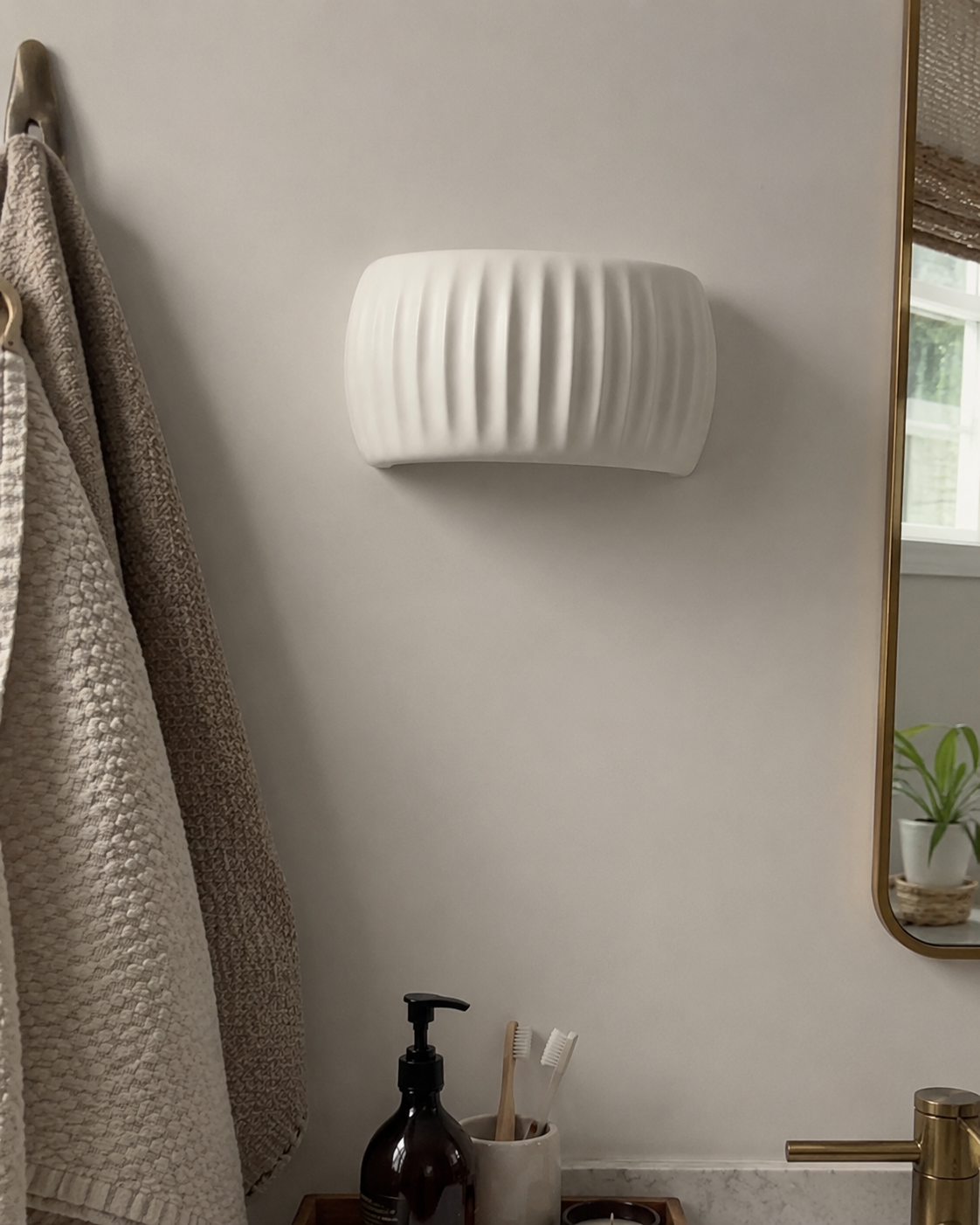 Gio | Modern French Resin Wall Lamp