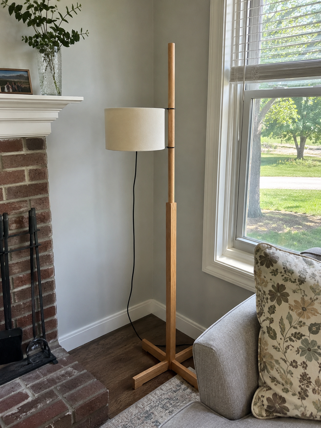 August | Nordic Solid Wood Adjustable Floor Lamp