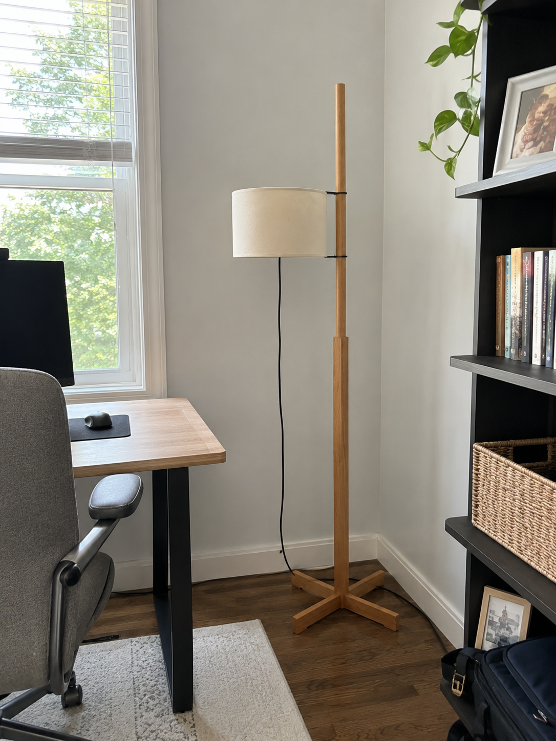 August | Nordic Solid Wood Adjustable Floor Lamp