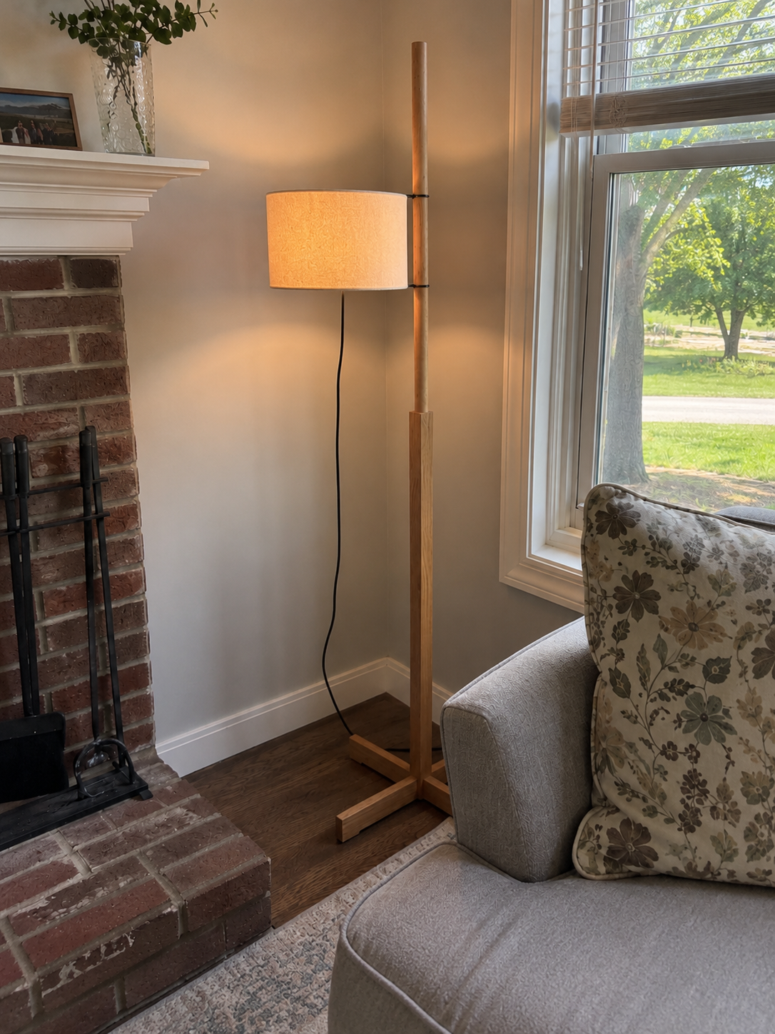 August | Nordic Solid Wood Adjustable Floor Lamp