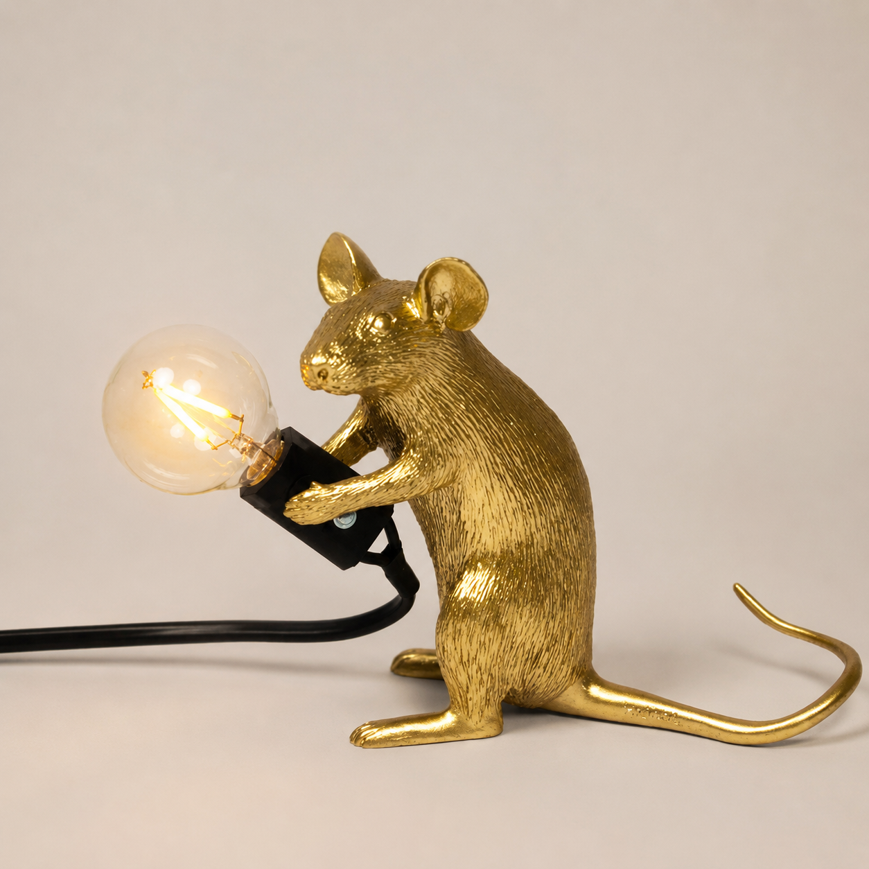 Otis | Mouse Resin Table Lamp