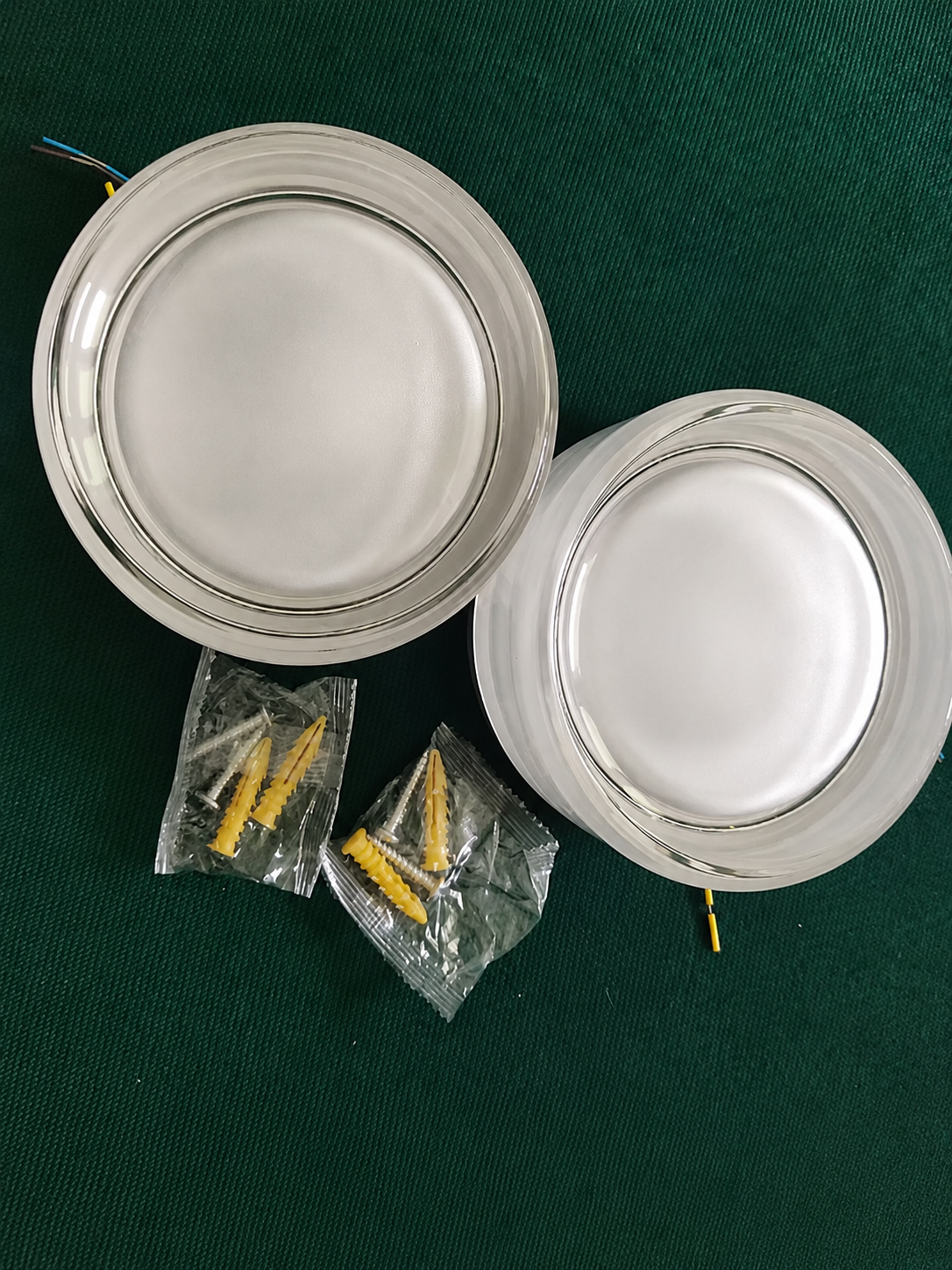Noa | Round Glass Wall Sconce