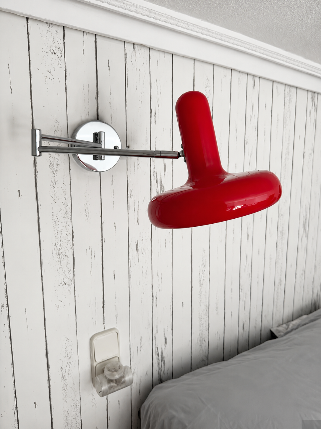 Leva | Swing Arm Wall Lamp Adjustable Reading Bedside Sconce
