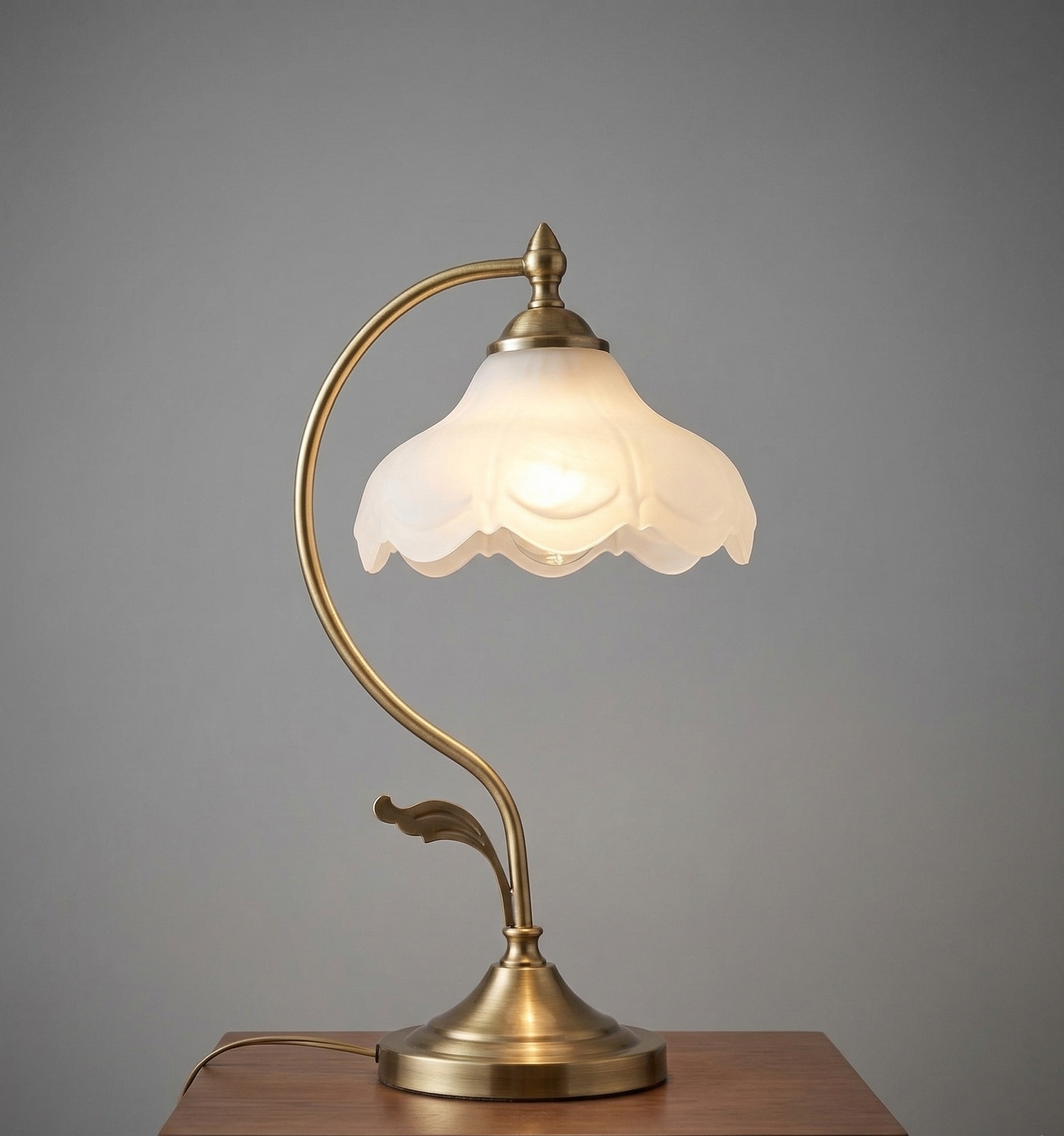 Vintage Glass Flower Brass Table Lamp