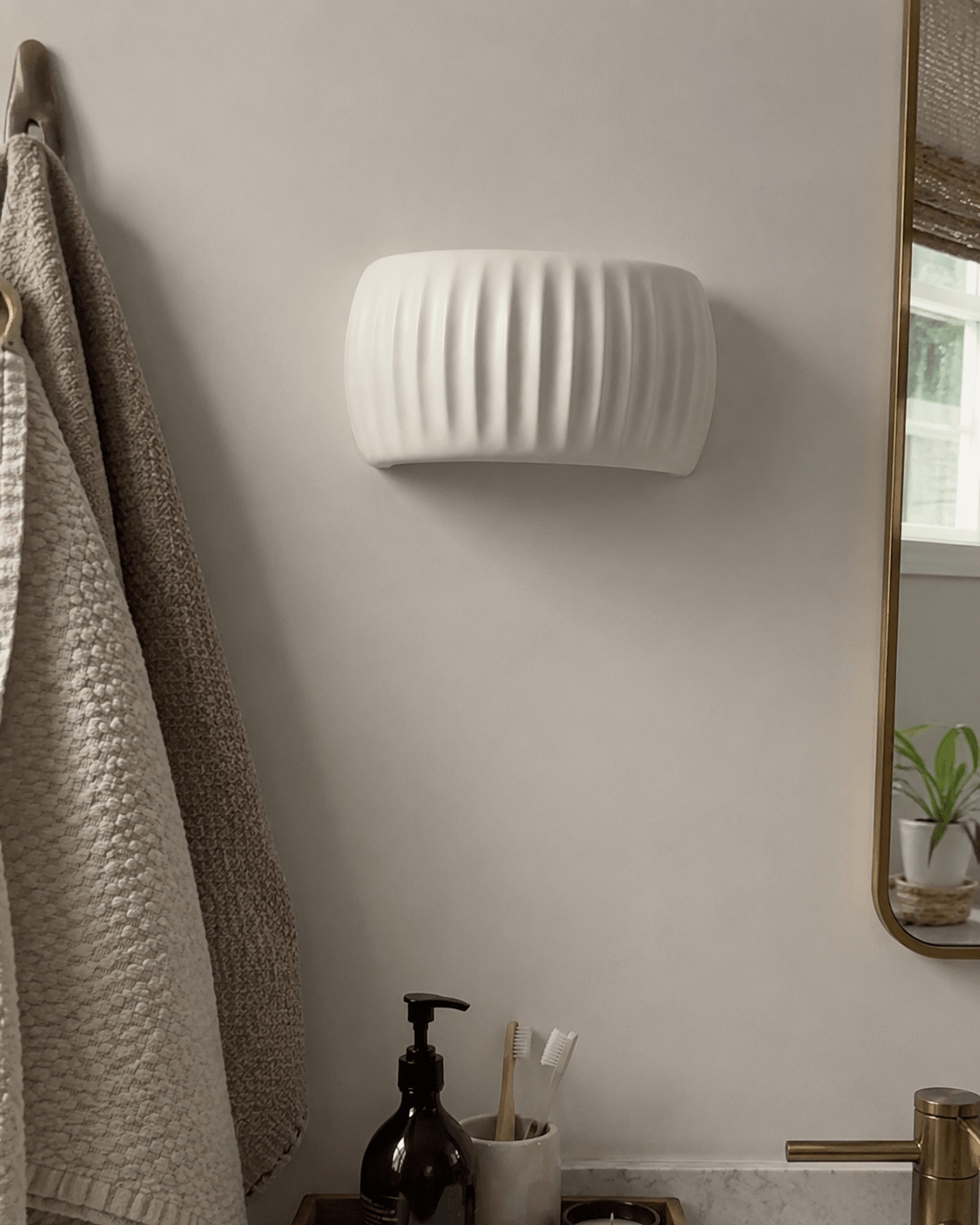 Gio | Modern French Resin Wall Lamp - Luma House